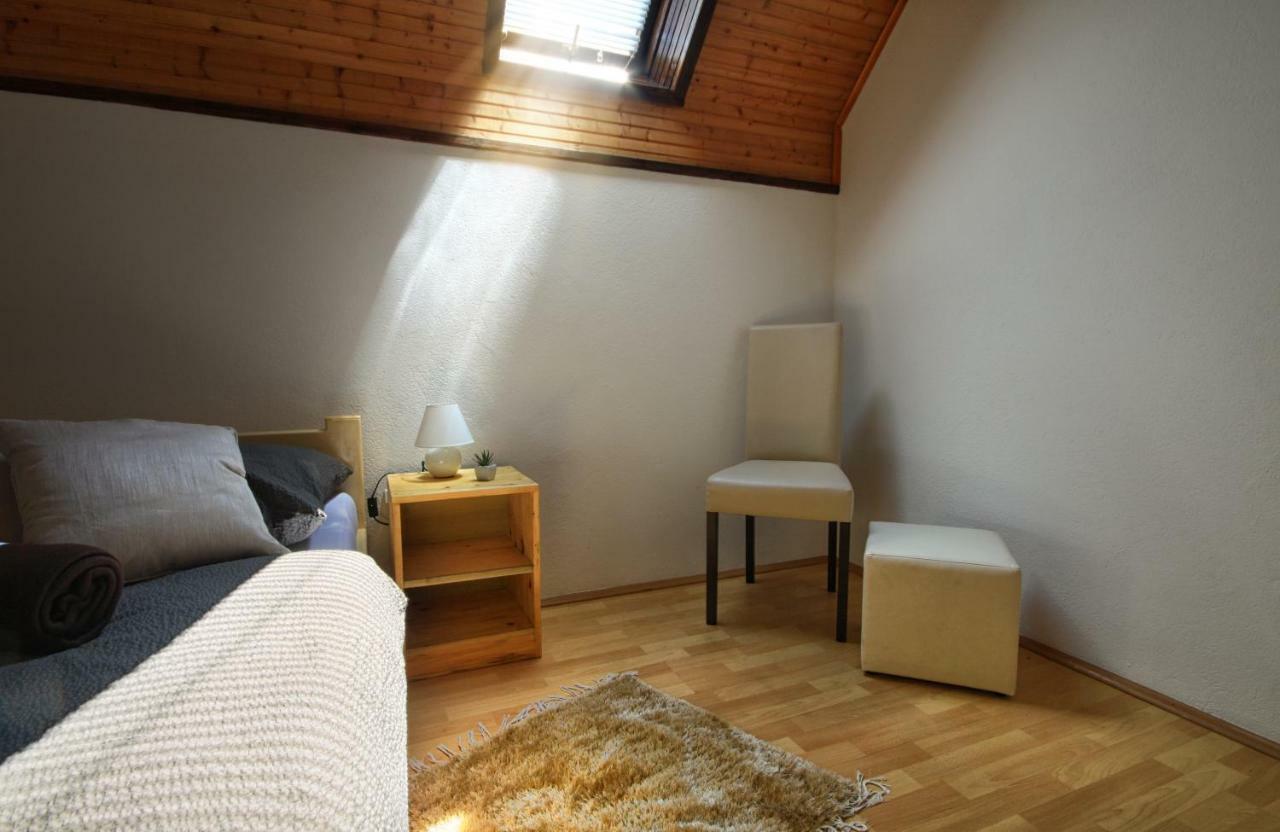 سوملجاناك Charly'S Apartment المظهر الخارجي الصورة