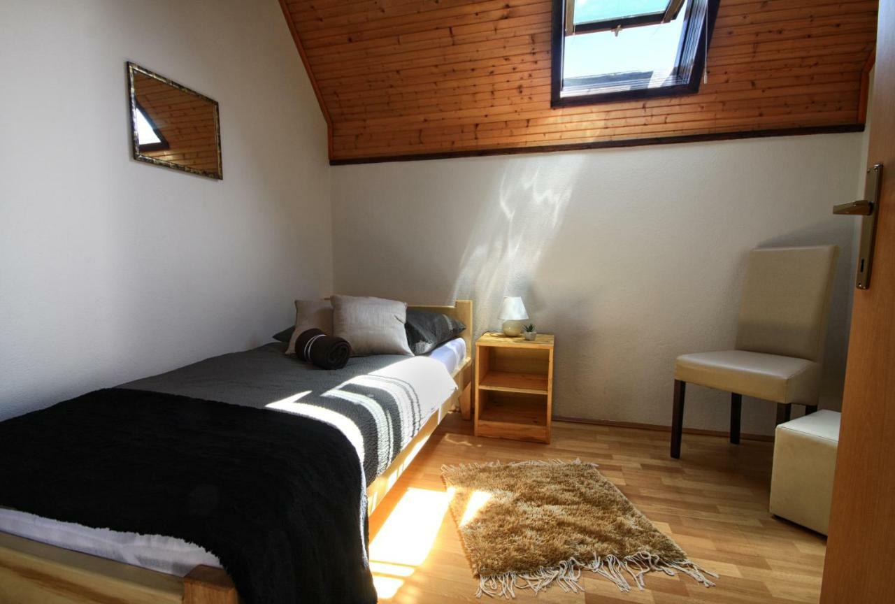 سوملجاناك Charly'S Apartment المظهر الخارجي الصورة